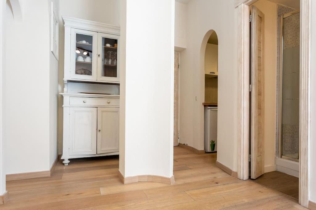 Myrentalinn - - Trastevere Arch Rome