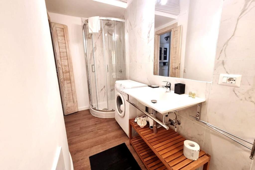 Myrentalinn - - Trastevere Arch * Rome