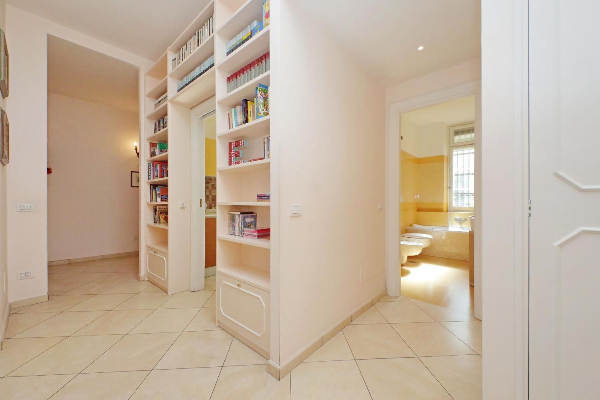 At The Vatican Ottaviano 2 Bedrooms 2 Baths Roma