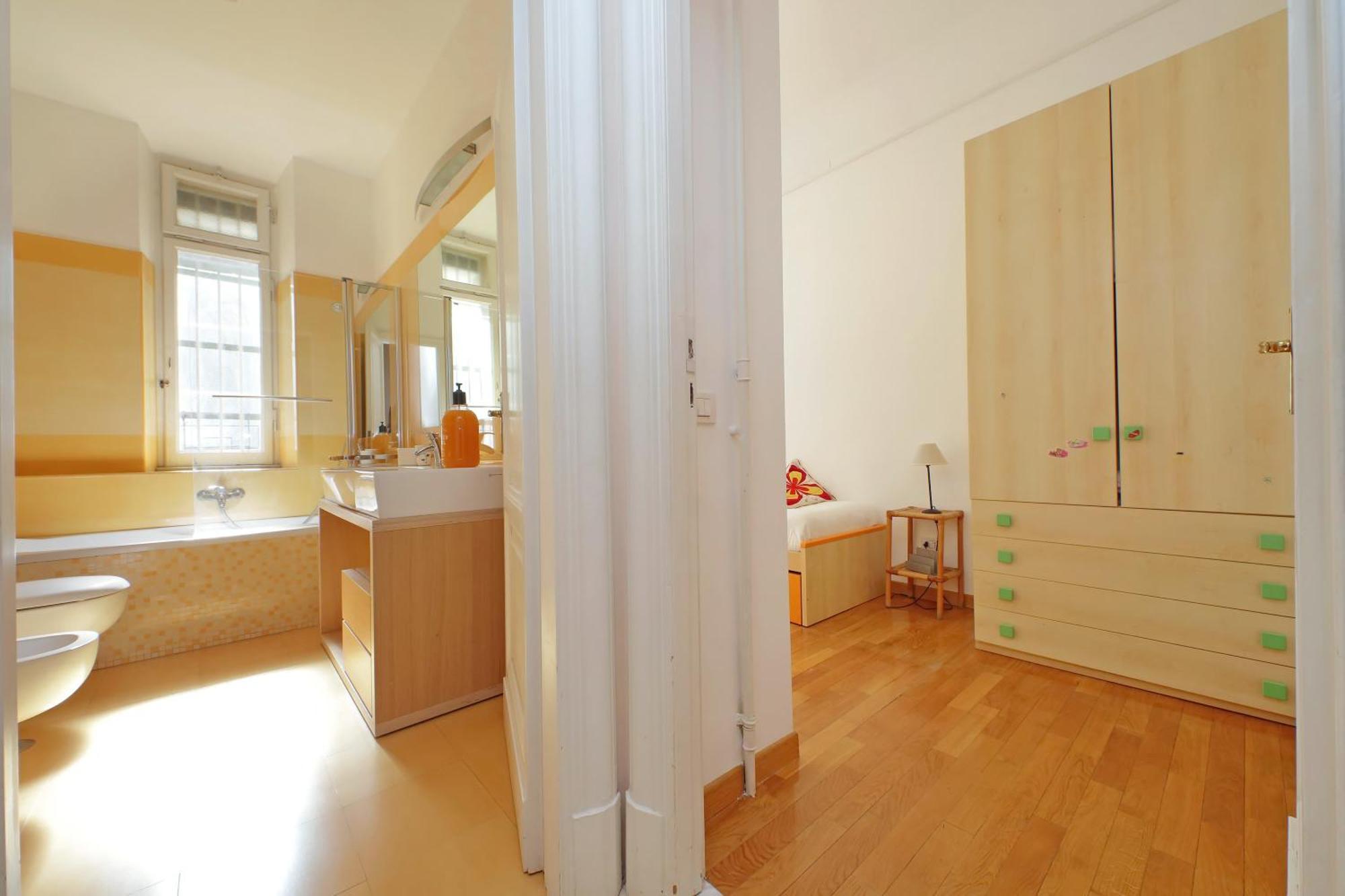 At The Vatican Ottaviano 2 Bedrooms 2 Baths Appartamento Roma