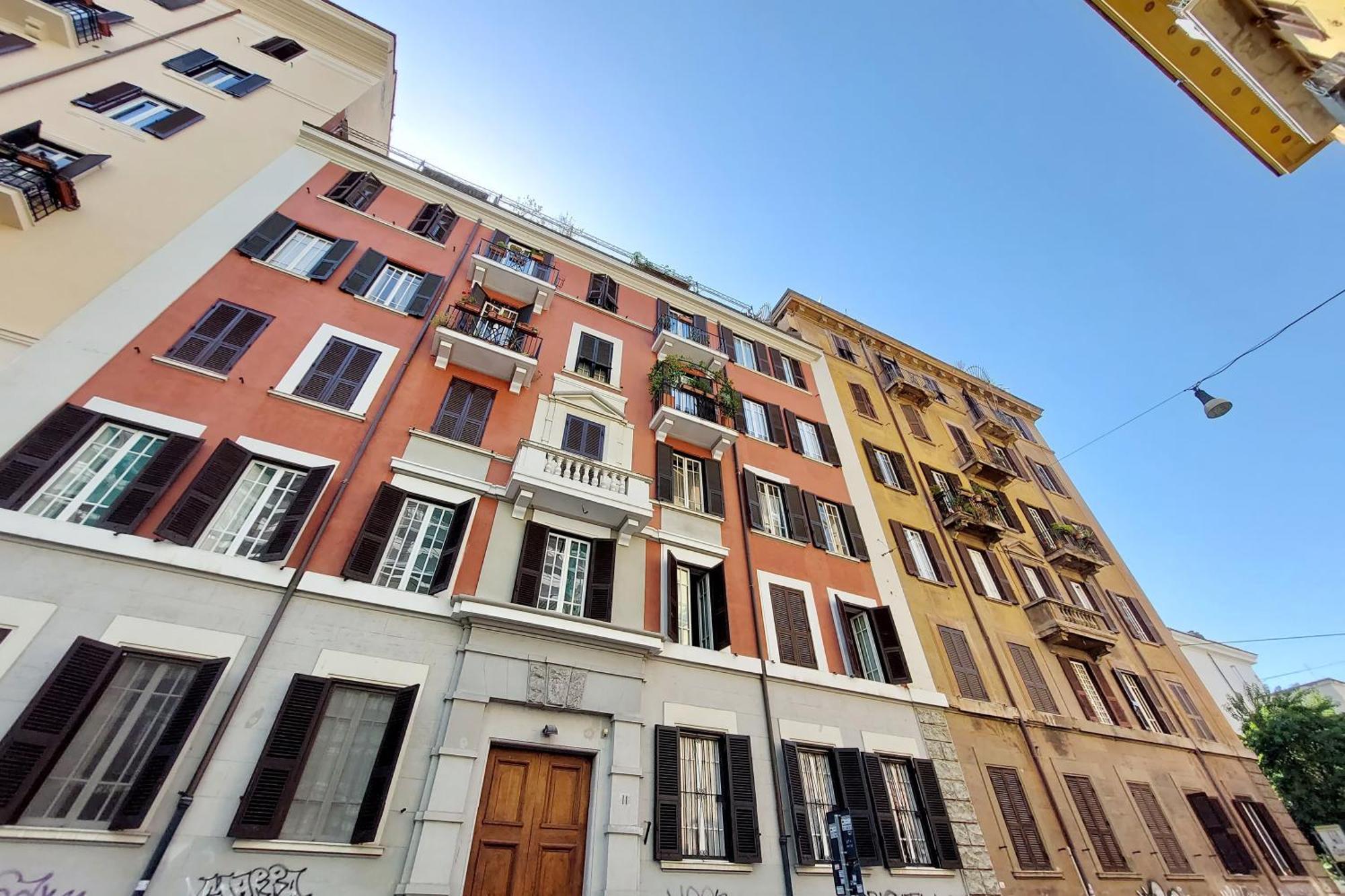 At The Vatican Ottaviano 2 Bedrooms 2 Baths Appartamento Roma