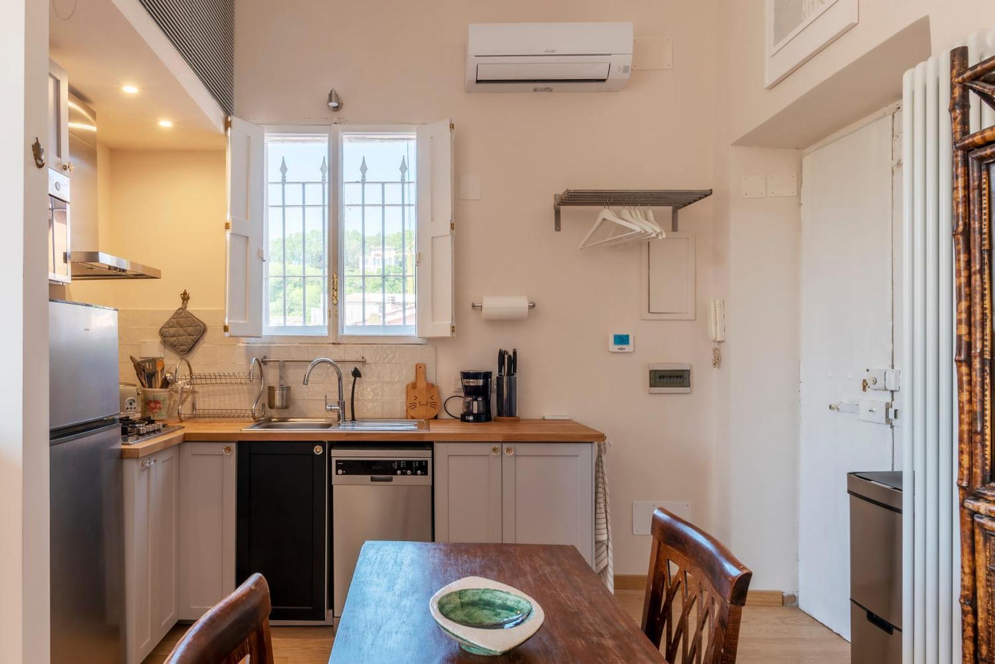 Sales - Fromhometorome Apartment