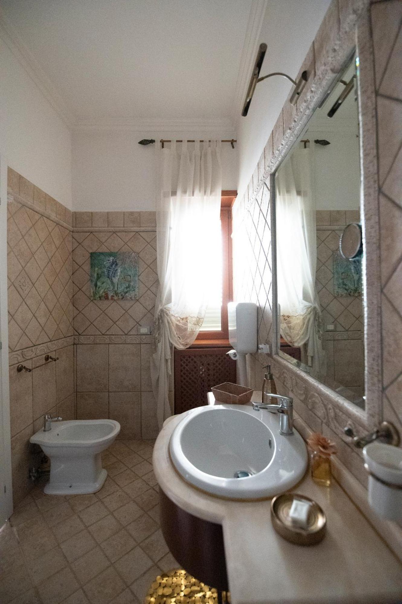 Interno 6 *