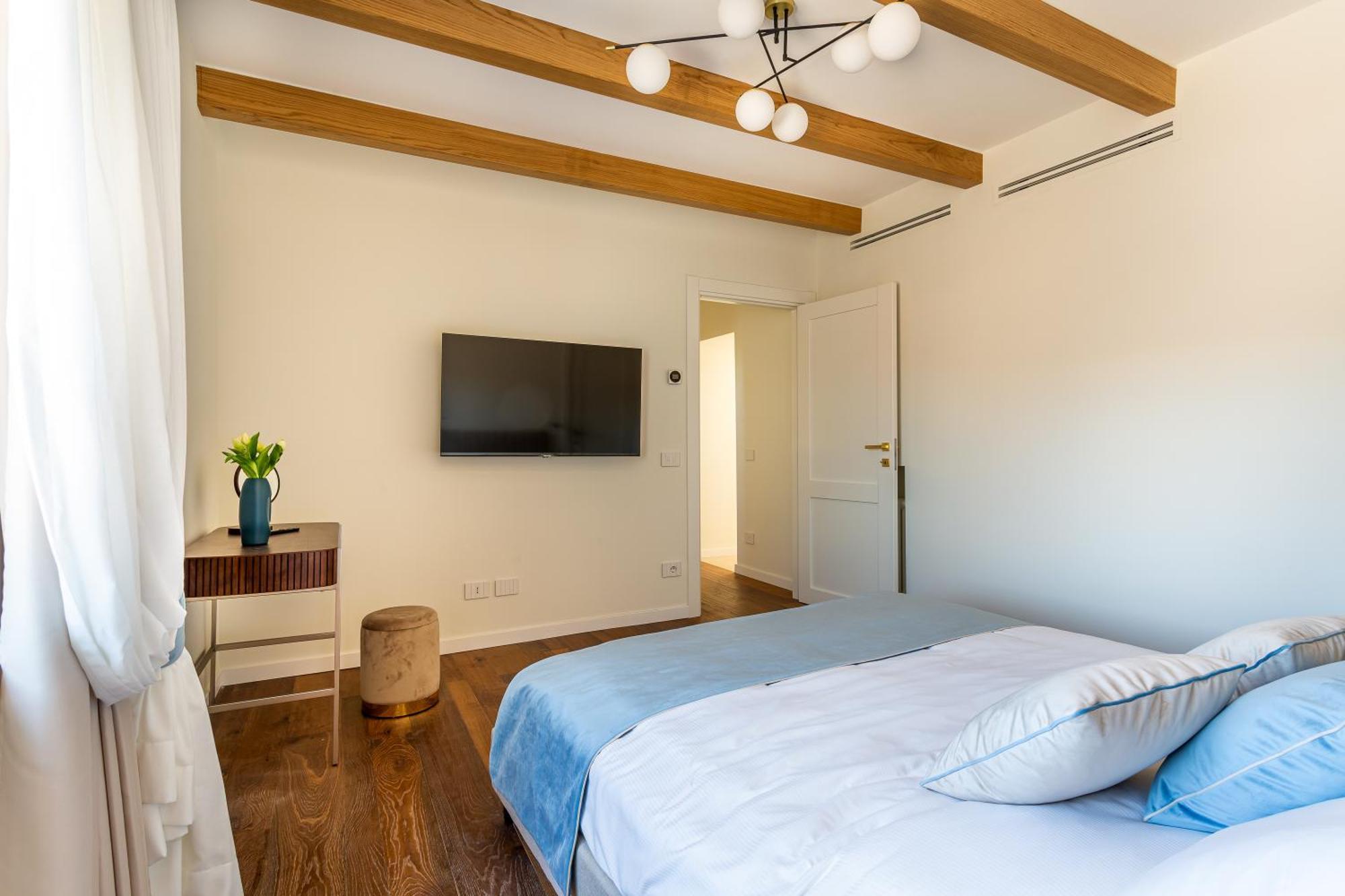 Iflat Luxury Penthouse Near Trevi Fountain * Rome