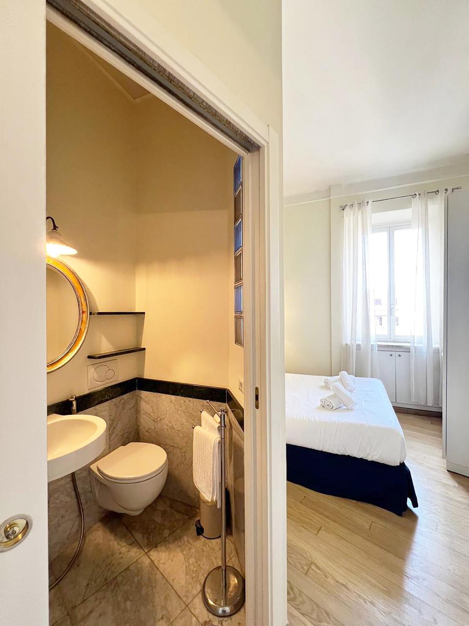 La Casa Di Piero In Via Ottaviano * Rome