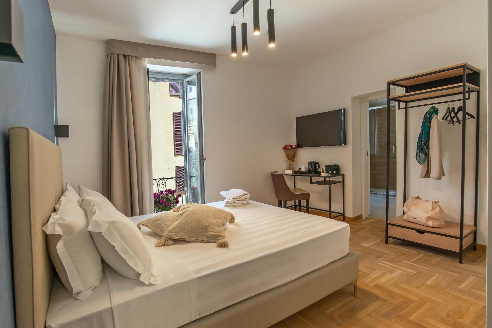 Essence Rome