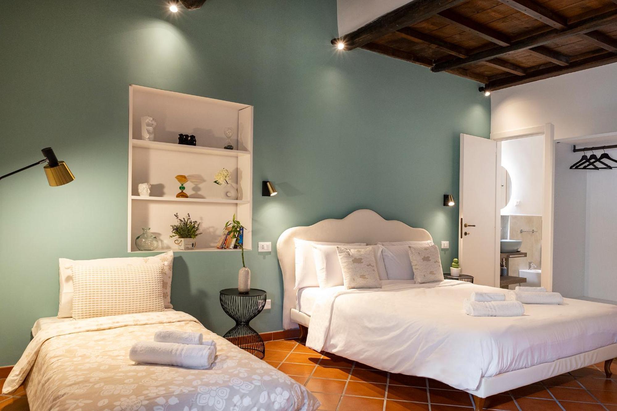 Views Of The Coliseum Apartment *