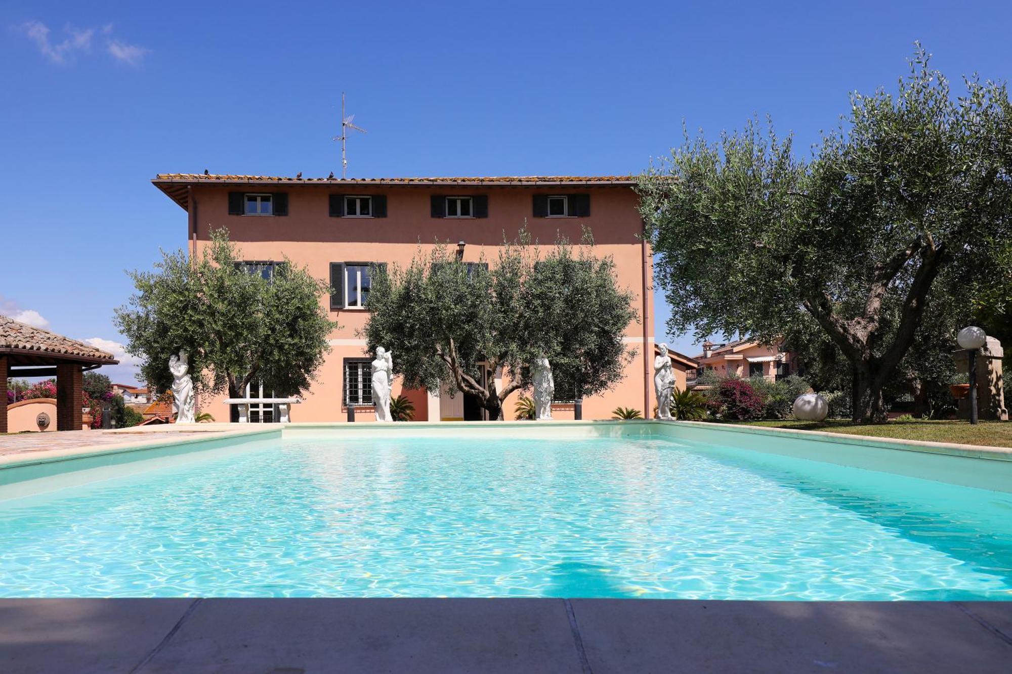 Villa Con Piscina *