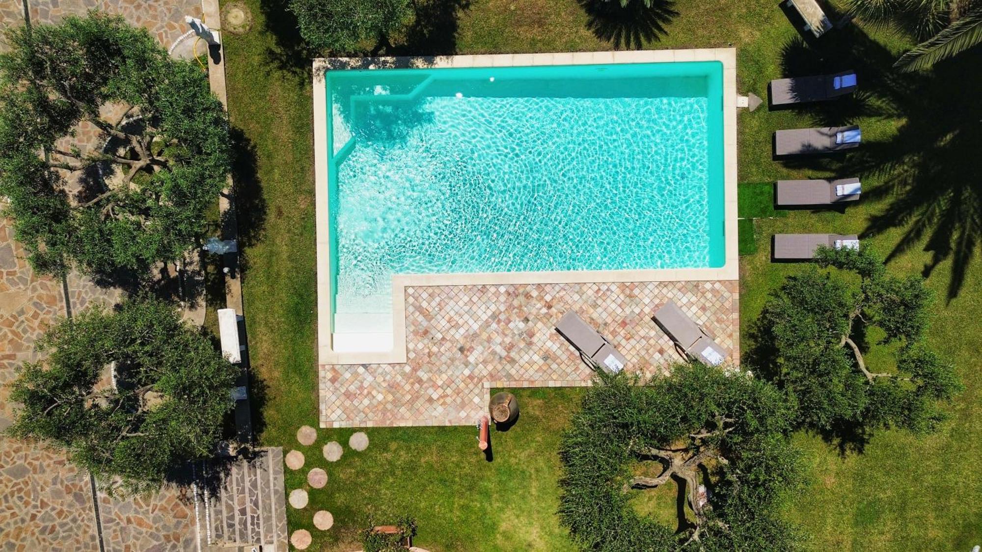 Con Piscina Villa