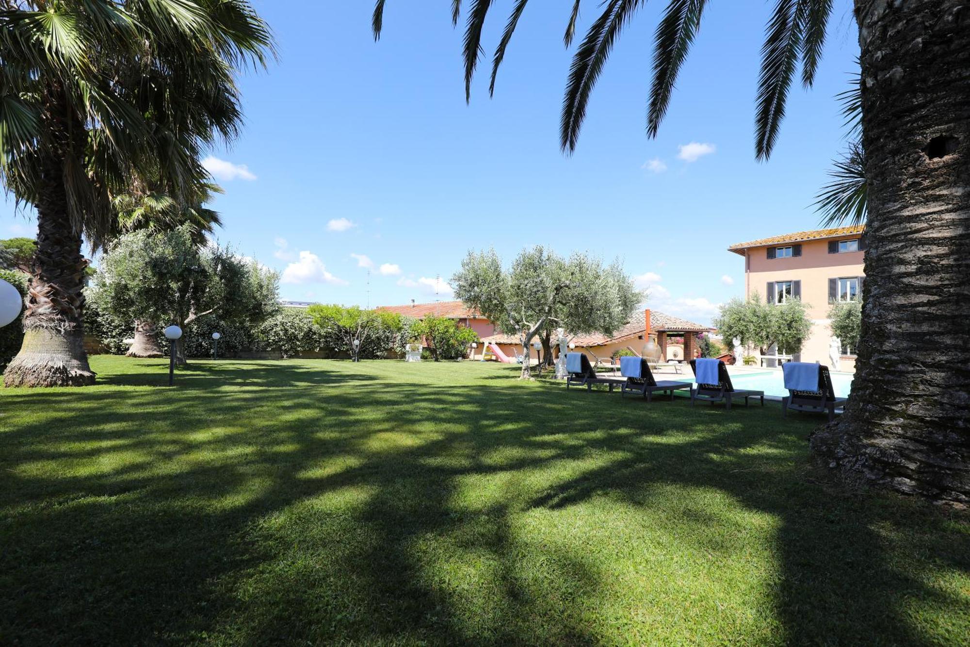 Con Piscina Villa