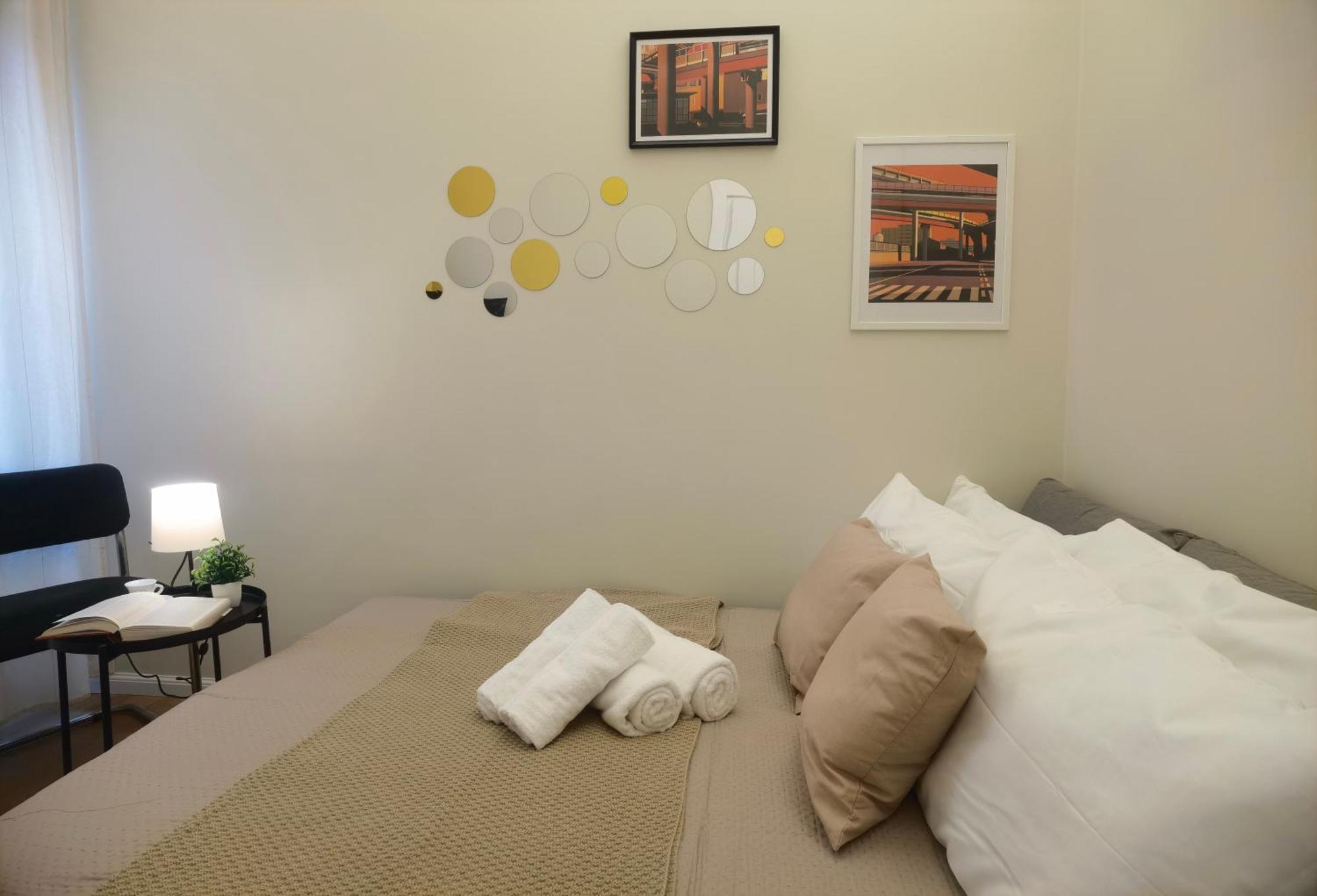 Metro Lodi Apartment