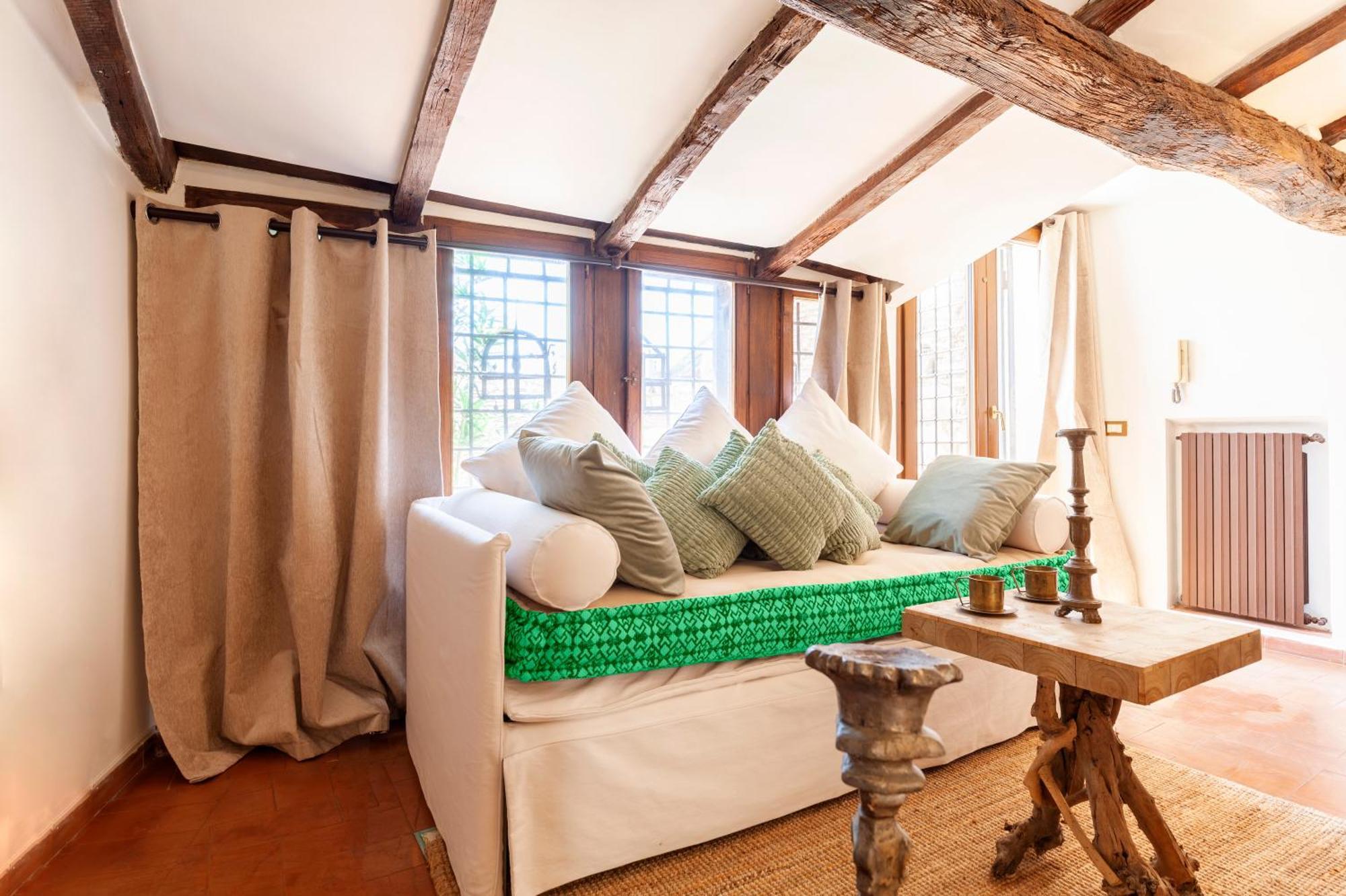 Navona Historic Lovely Terrace Apartment *