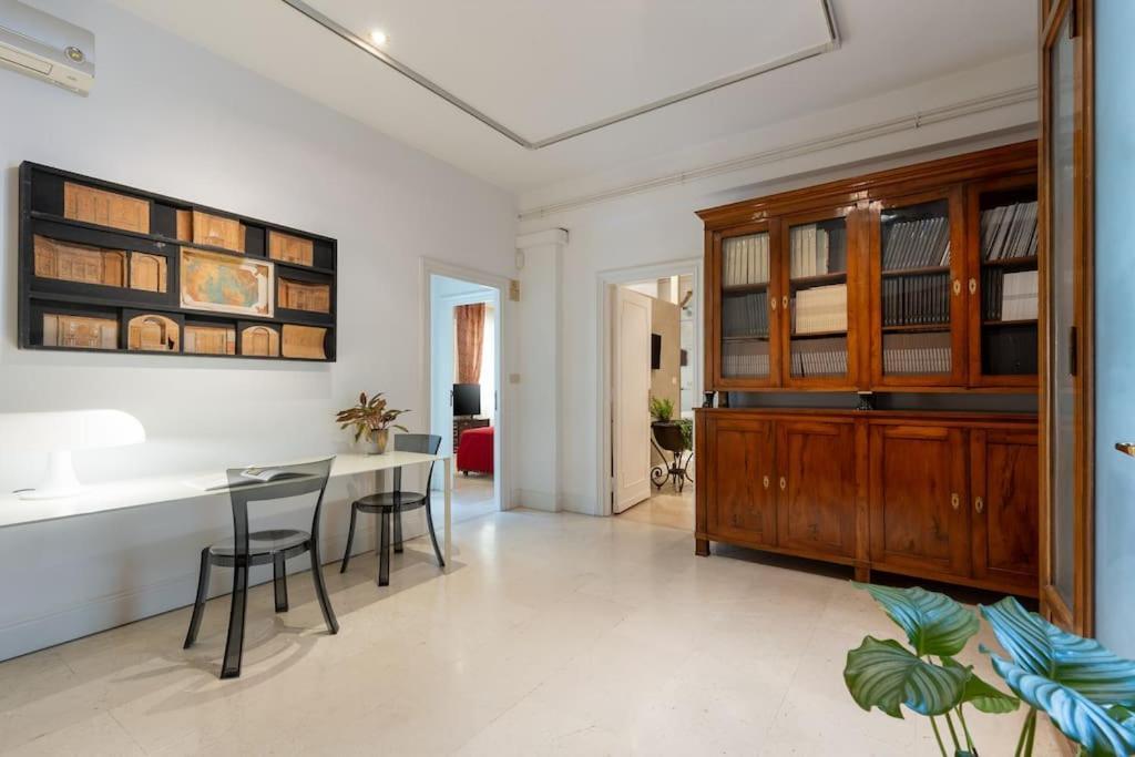 Luxurious Of The Antiquarian At Spanish Steps