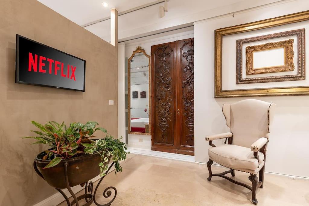 Luxurious Of The Antiquarian At Spanish Steps