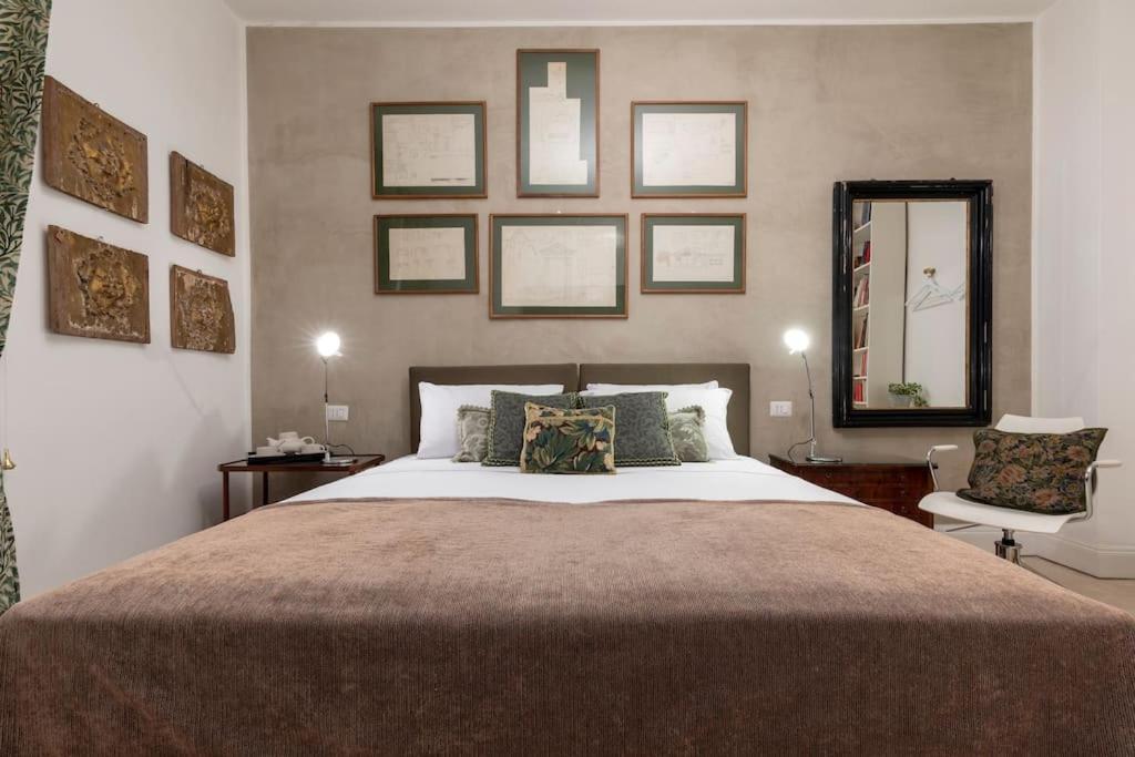 Luxurious Of The Antiquarian At Spanish Steps Apartment