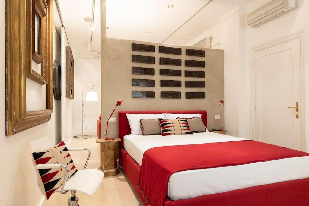 Luxurious Of The Antiquarian At Spanish Steps Apartment Rome