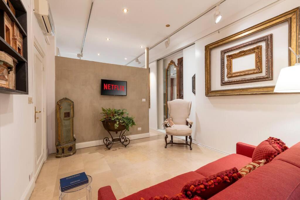 Luxurious Of The Antiquarian At Spanish Steps Rome