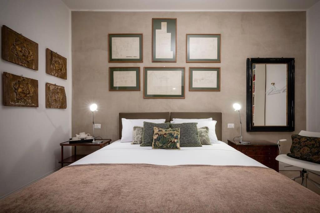 Luxurious Of The Antiquarian At Spanish Steps Apartment