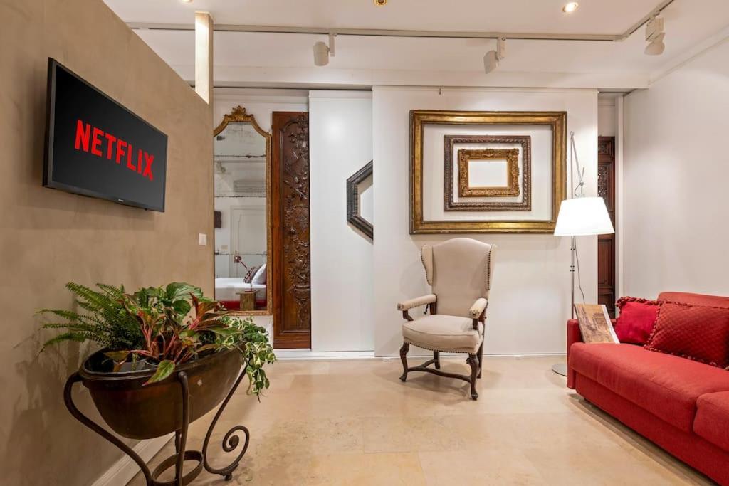 Apartment Luxurious Of The Antiquarian At Spanish Steps