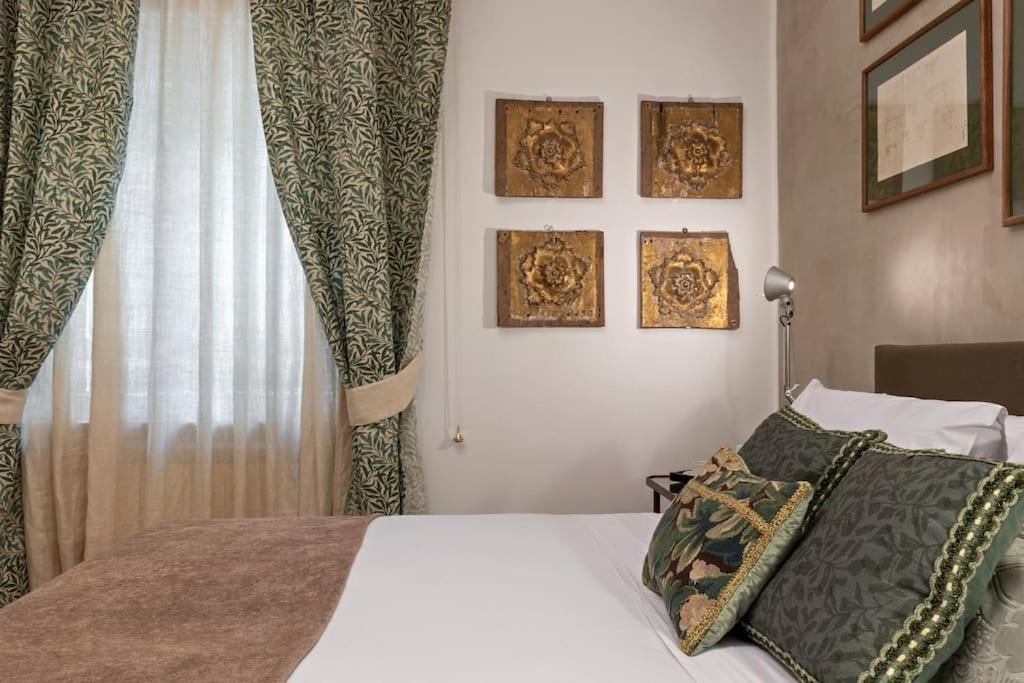 Luxurious Of The Antiquarian At Spanish Steps Apartment *