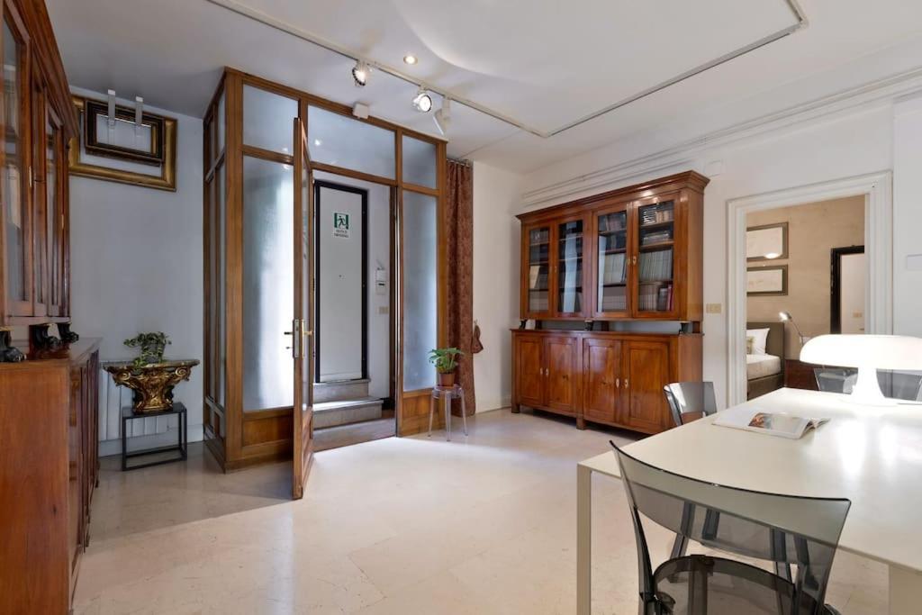 Apartment Luxurious Of The Antiquarian At Spanish Steps *