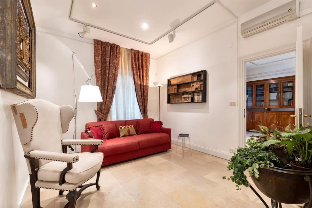 Apartment Luxurious Of The Antiquarian At Spanish Steps Rome