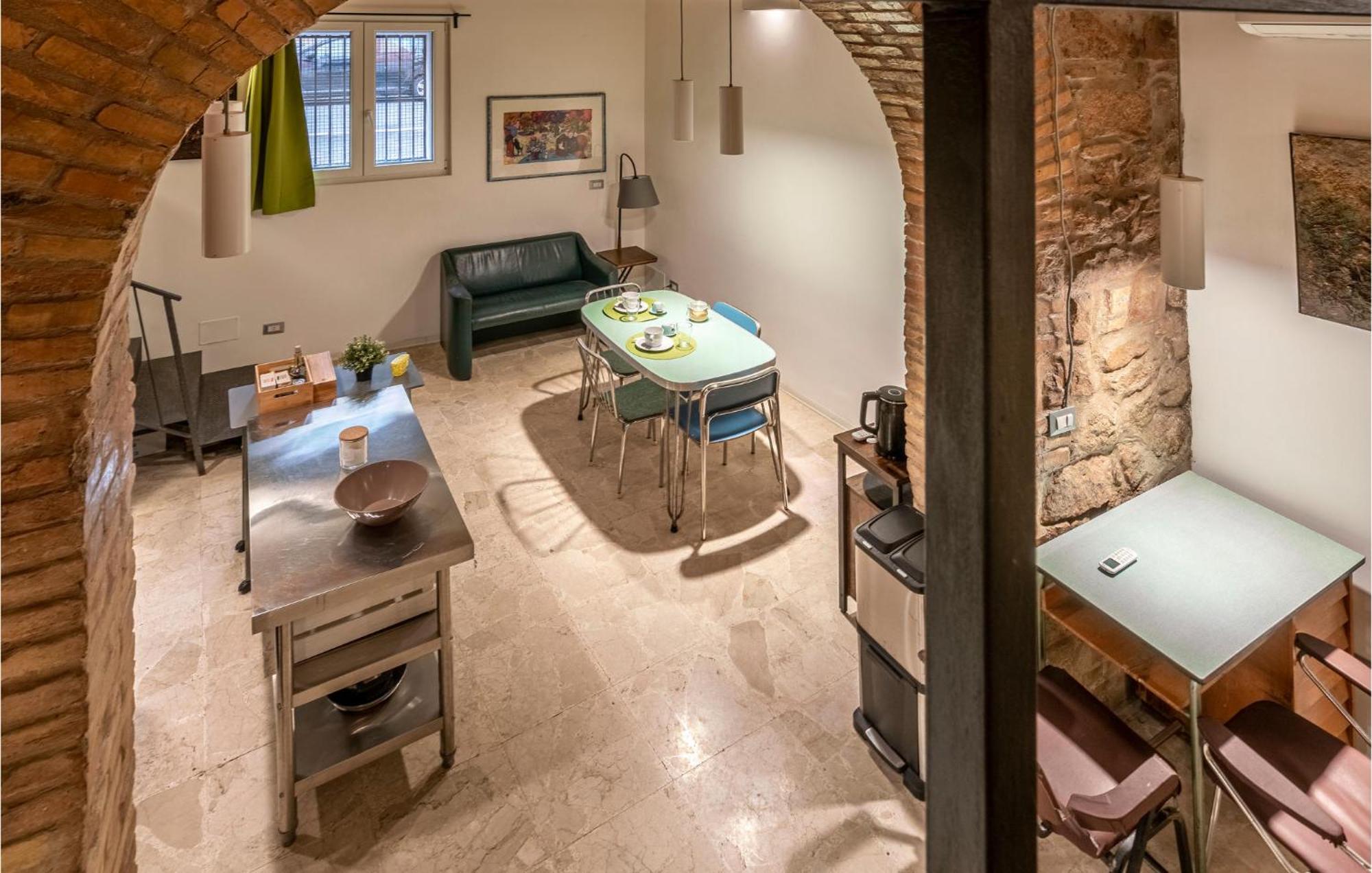 Amazing In With Kitchenette *