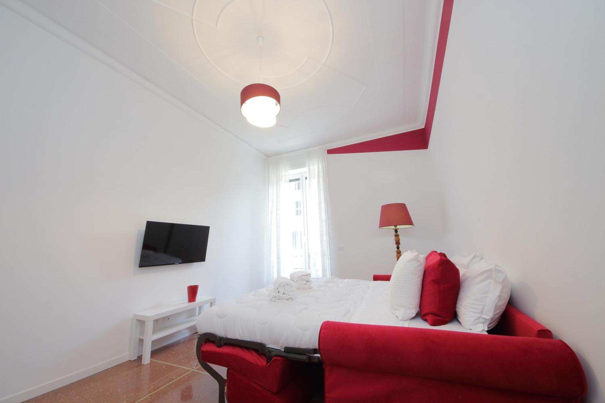 Ych-vintage Flat Near San Giovanni Roma