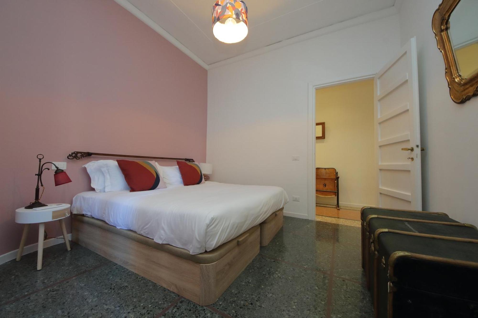 Ych-vintage Flat Near San Giovanni *