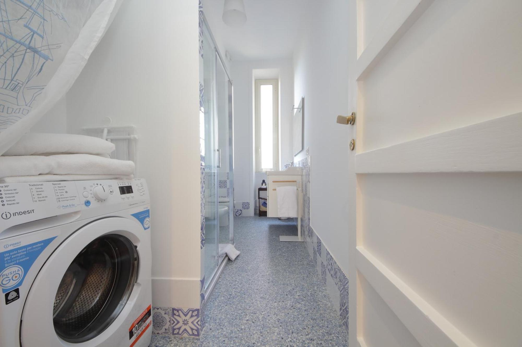 Ych-vintage Flat Near San Giovanni Roma