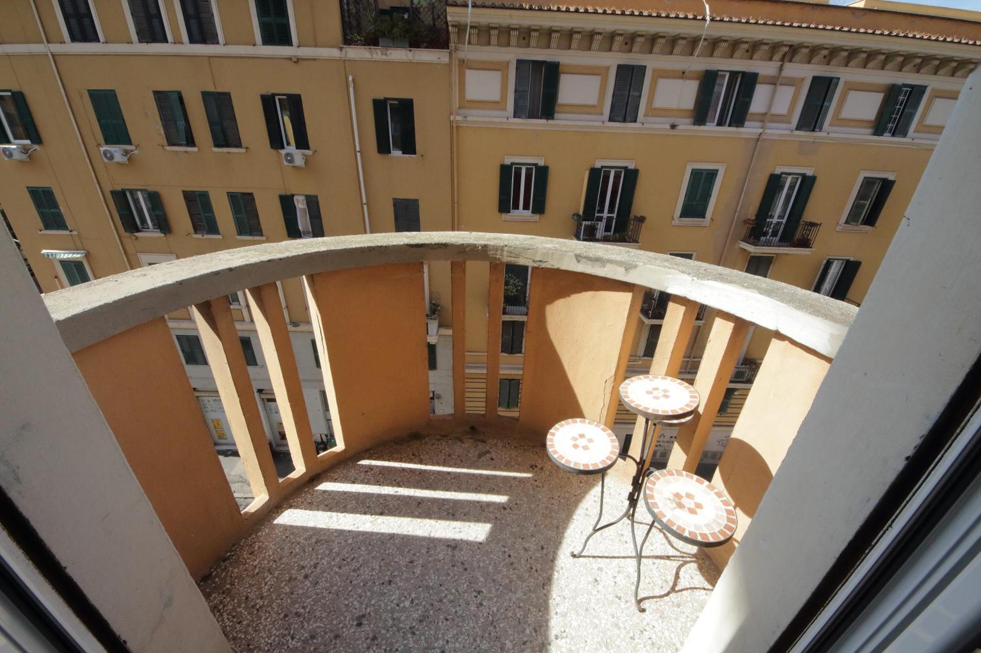 Ych-vintage Flat Near San Giovanni Appartamento