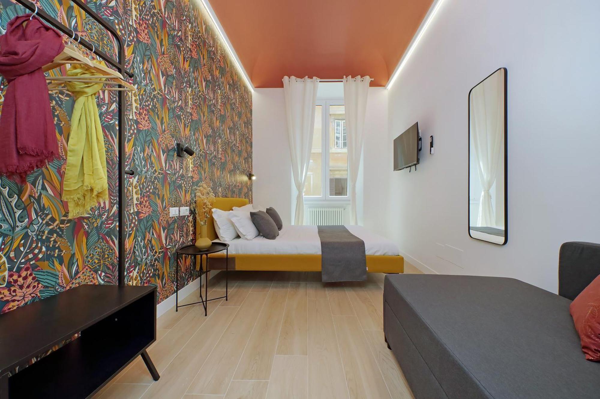 Redseven Apartment