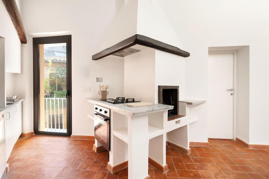Casa Garibaldi, A Burghesius *