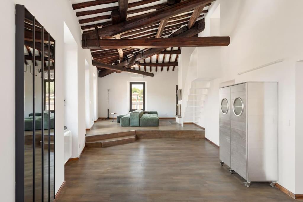 Casa Garibaldi, A Burghesius