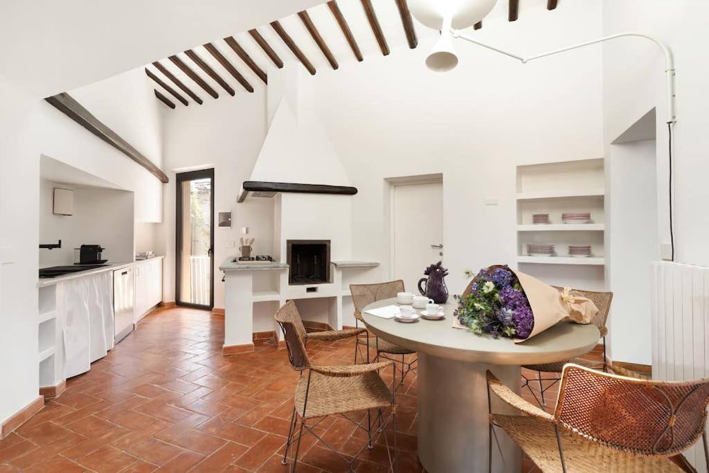 Casa Garibaldi, A Burghesius Rome