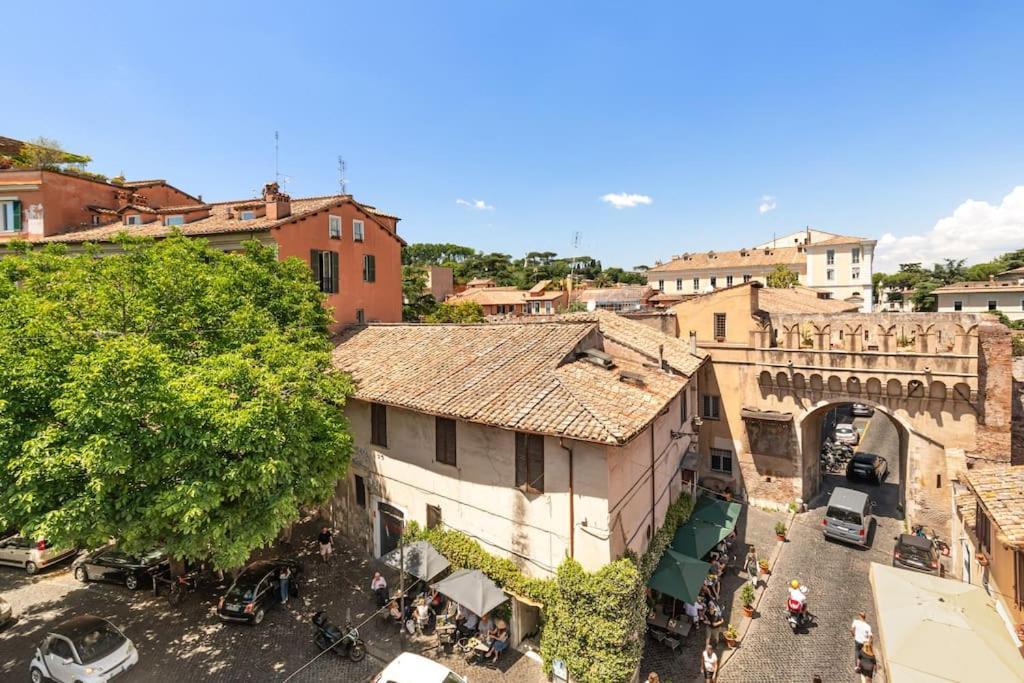 Casa Garibaldi, A Burghesius