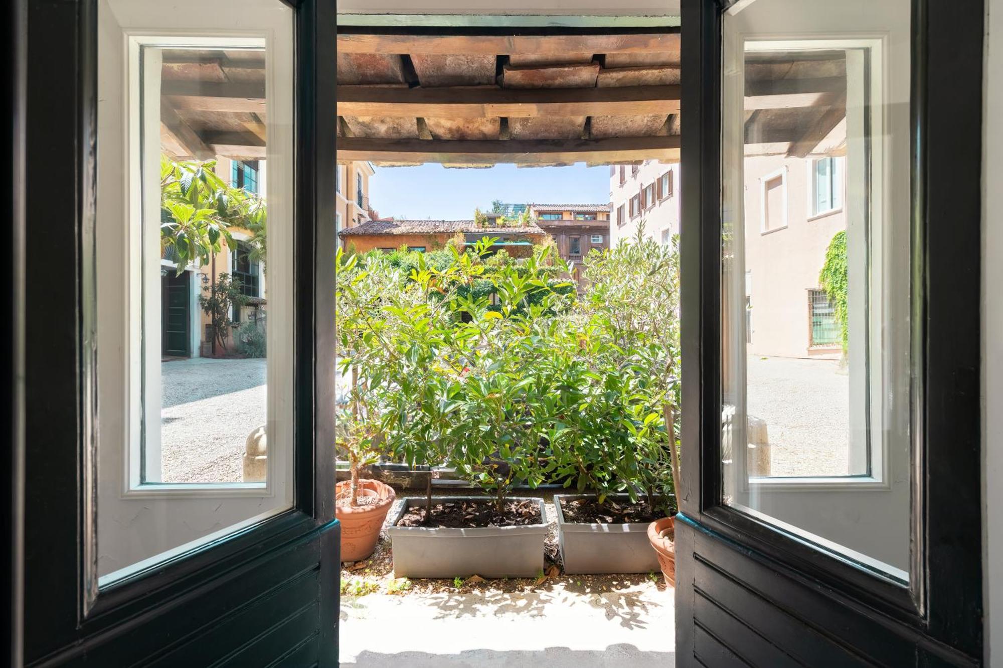 Margutta Mews Apartment Rome