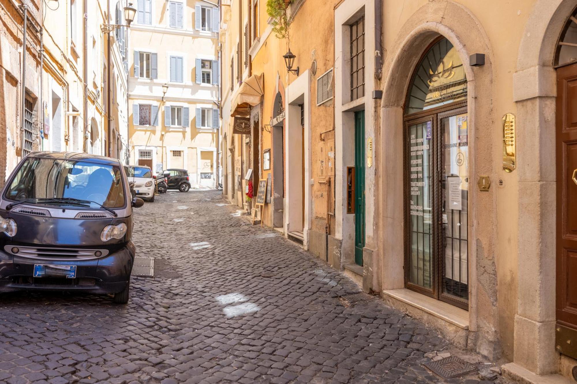 Trevi - Charming Loft Near Trevi Fountain *