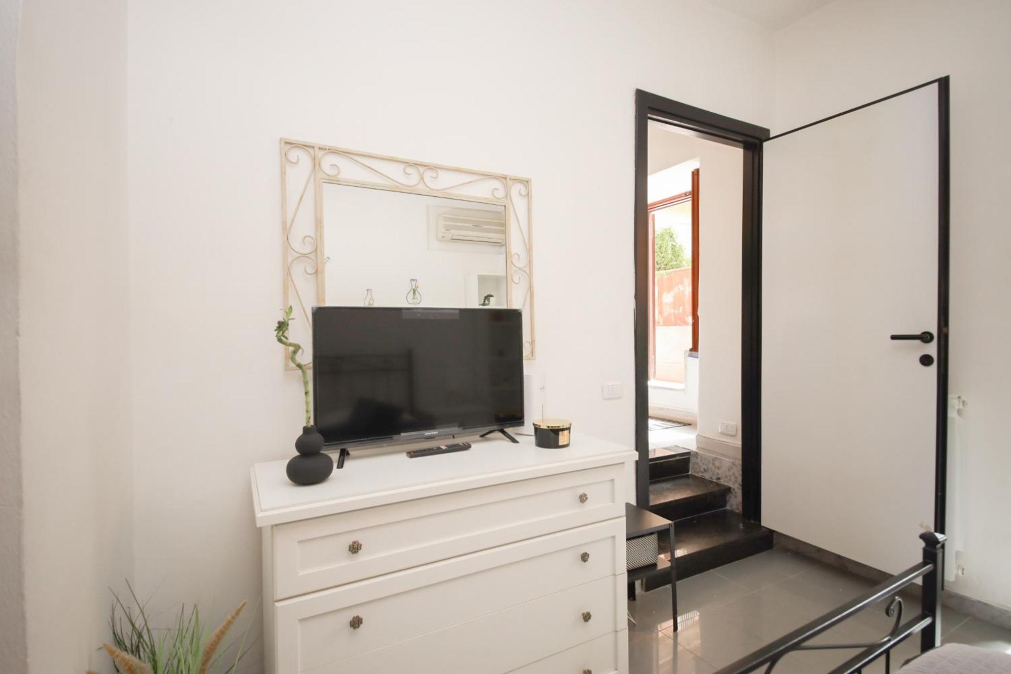 Apartment B Live By Ghor Rome