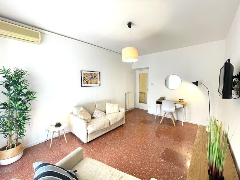 Domus Piramide Apartment *