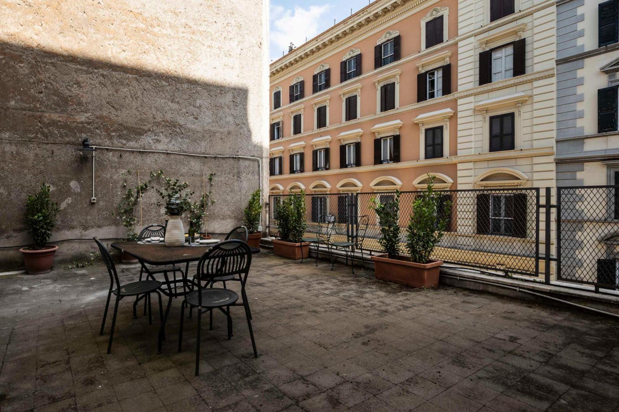 Palazzo Piazza Cavour-zen62 * Rome
