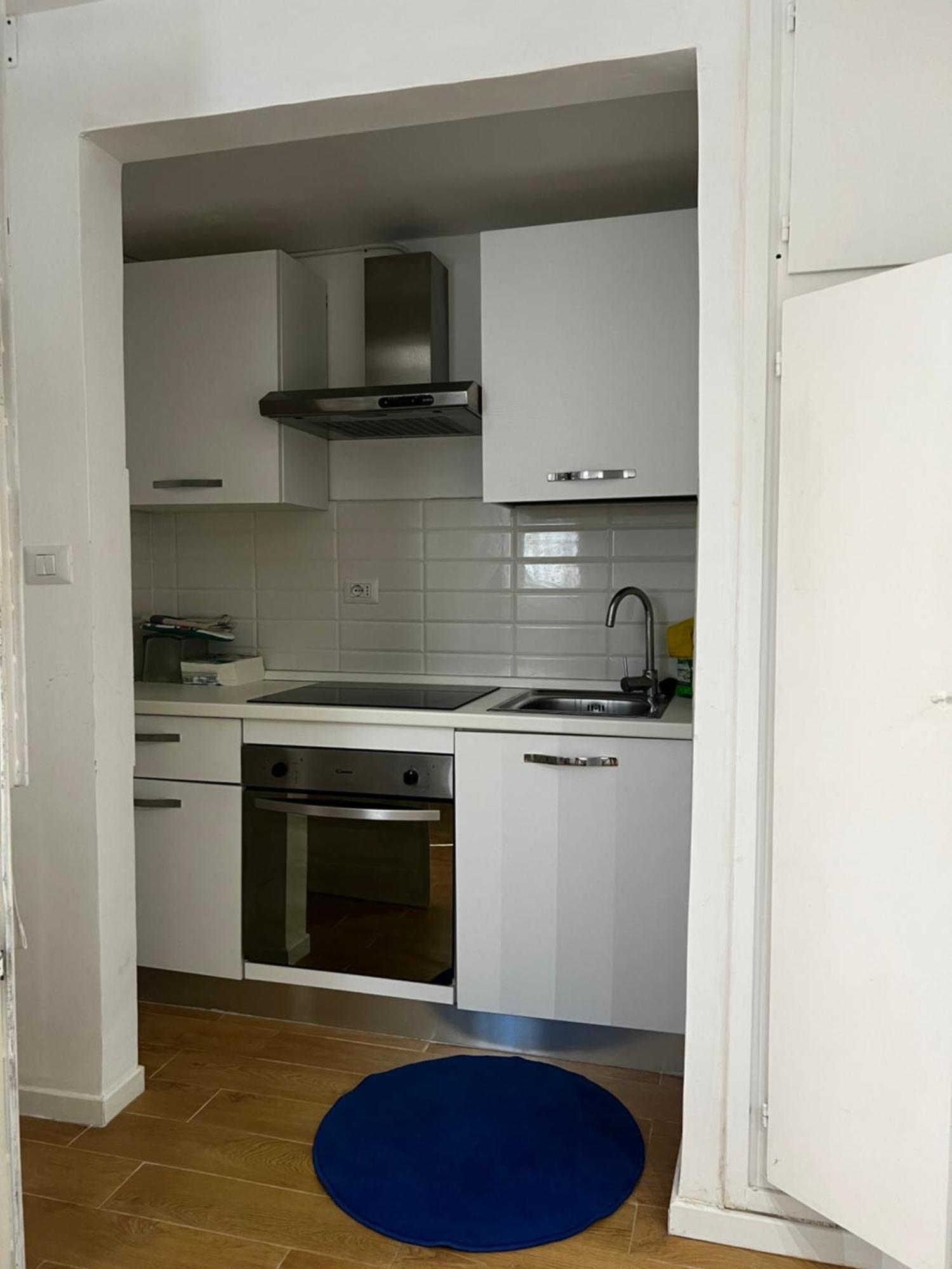 Apartment Tiny Bedsit Rome