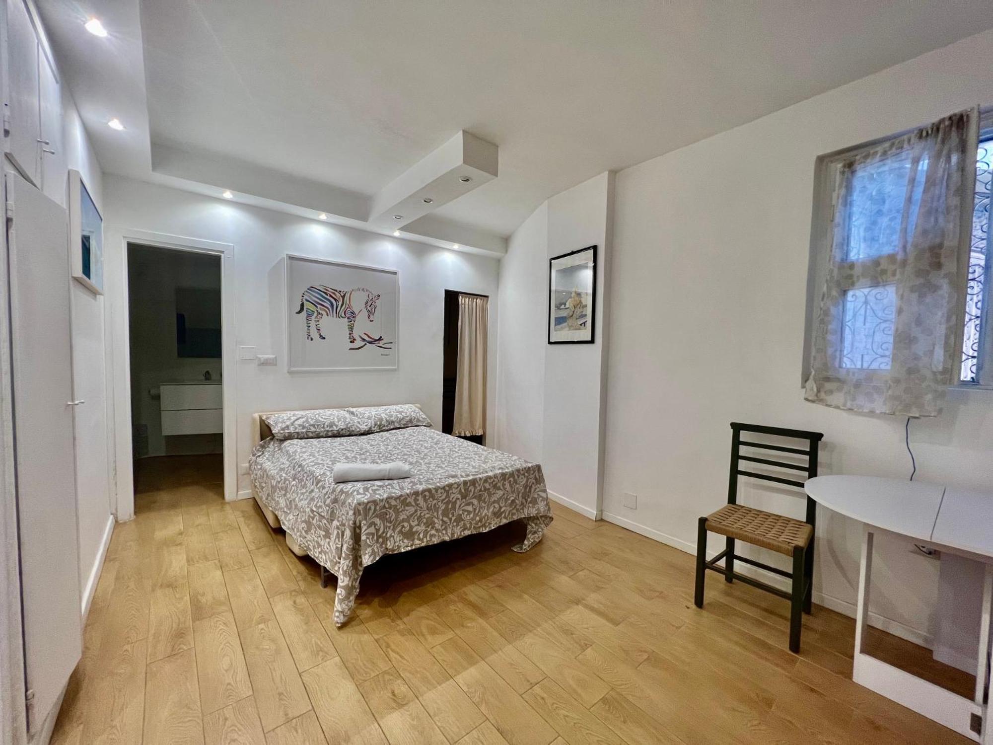 Tiny Bedsit * Rome