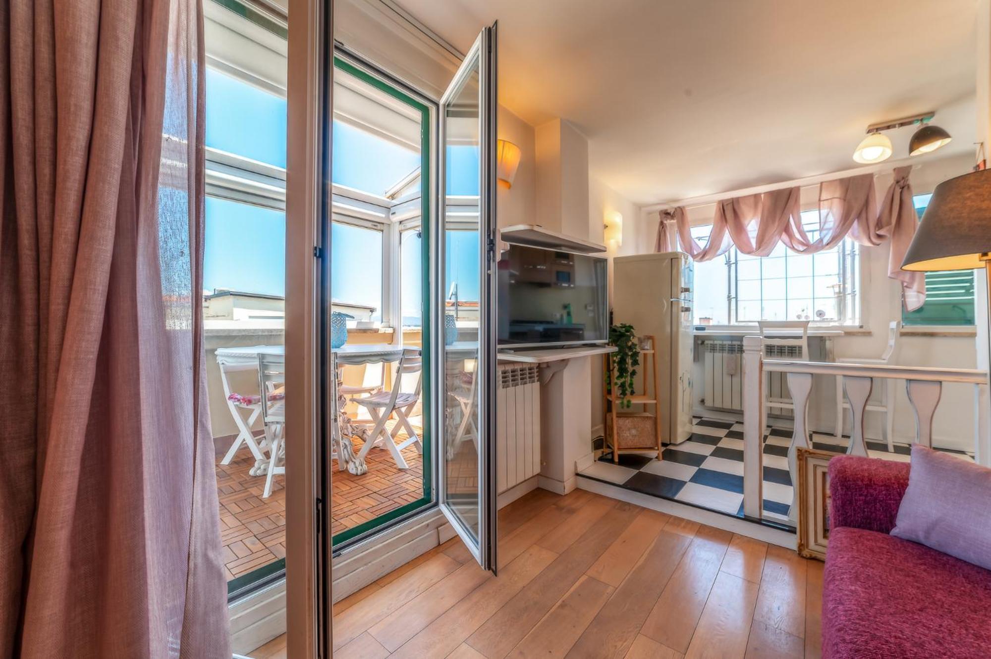 Cozy Penthouse With Terrace And View Apartment Rome