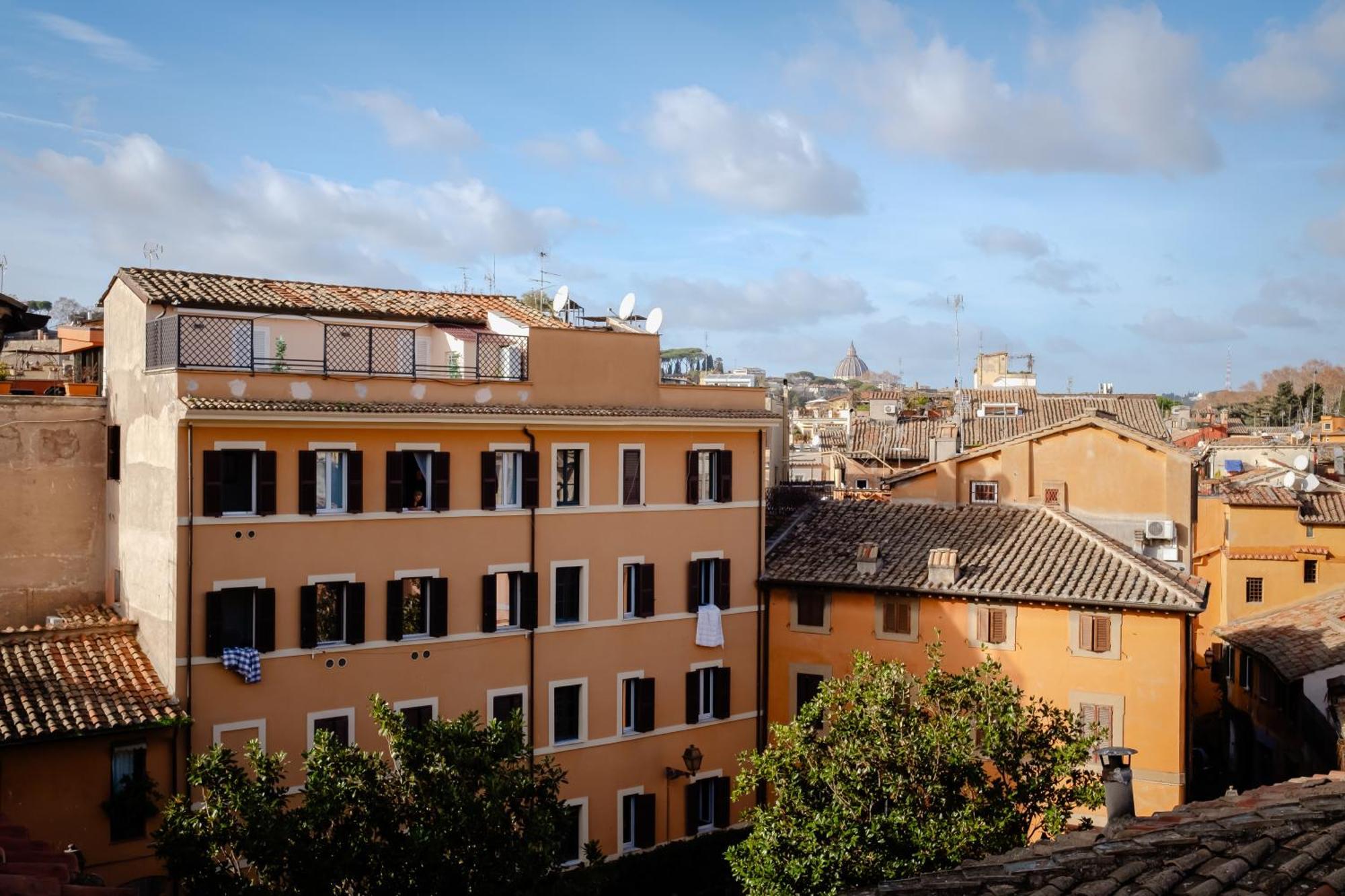 Amazing Penthouse With Terrace And Rooftop In Trastevere Apartment