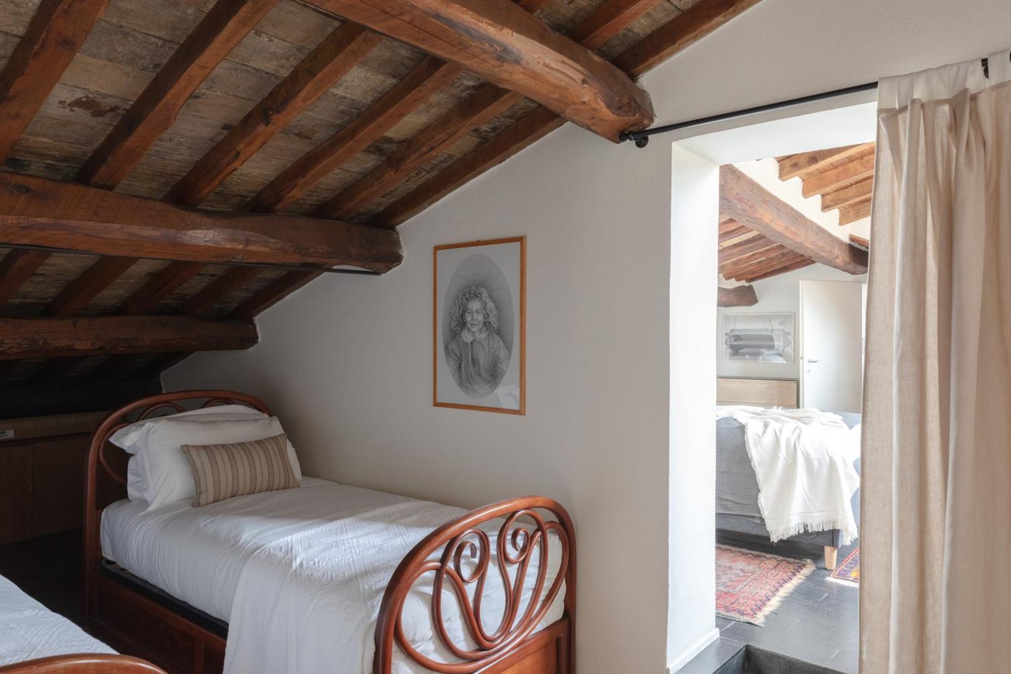 Classic And Chic In Trastevere Apartment Rome