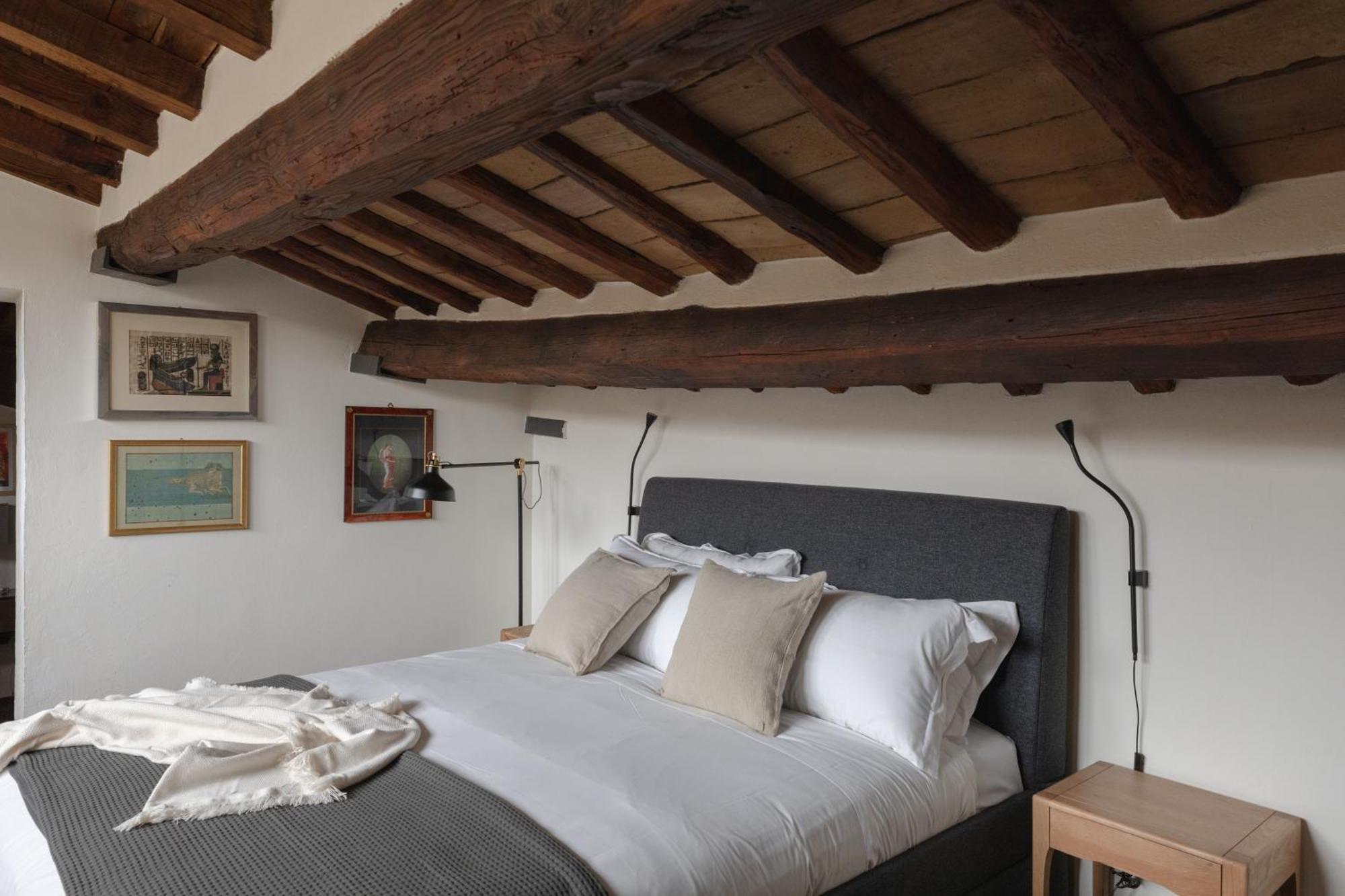 Classic And Chic In Trastevere Rome