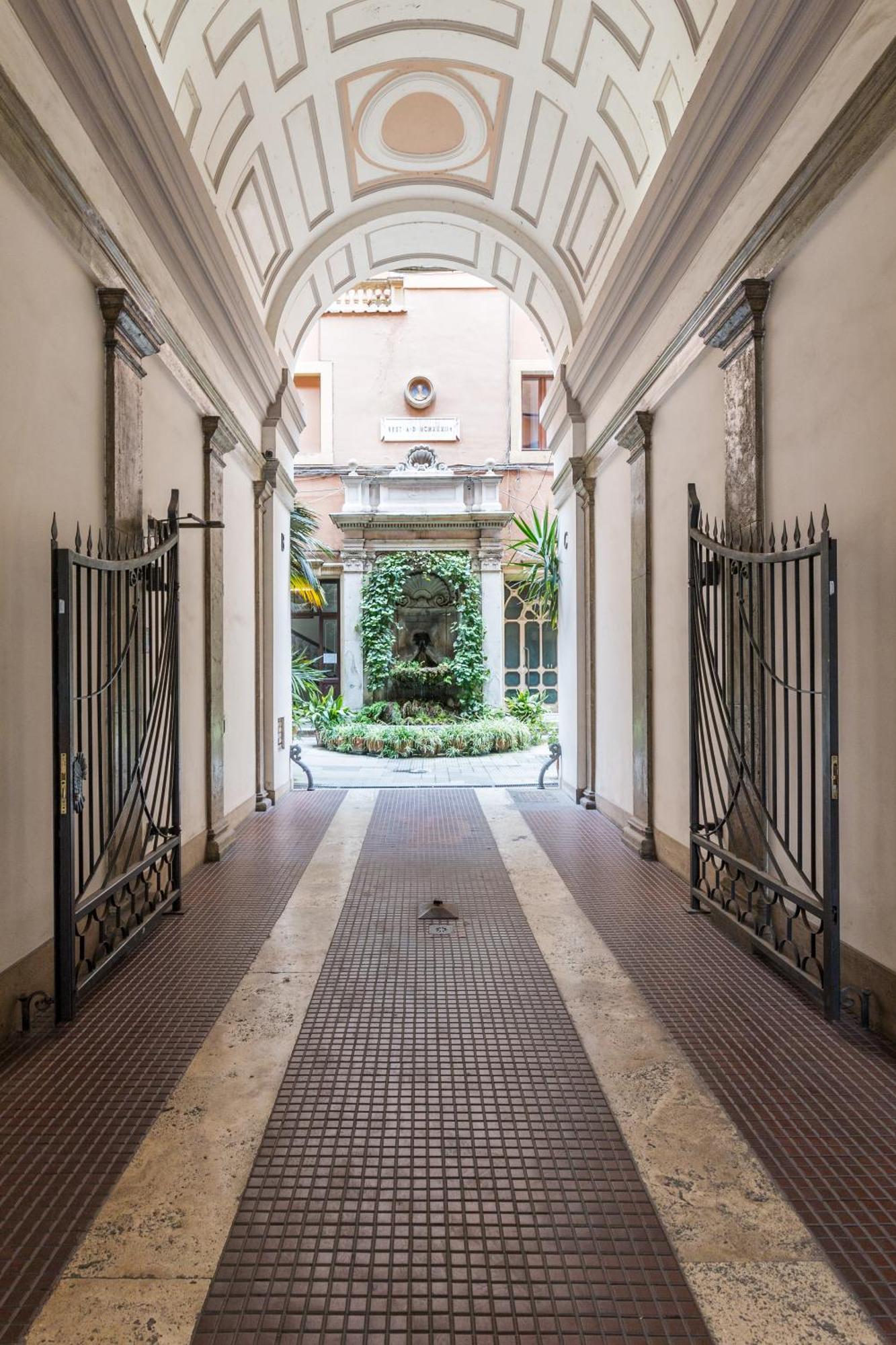 Antiqua Domus Roma