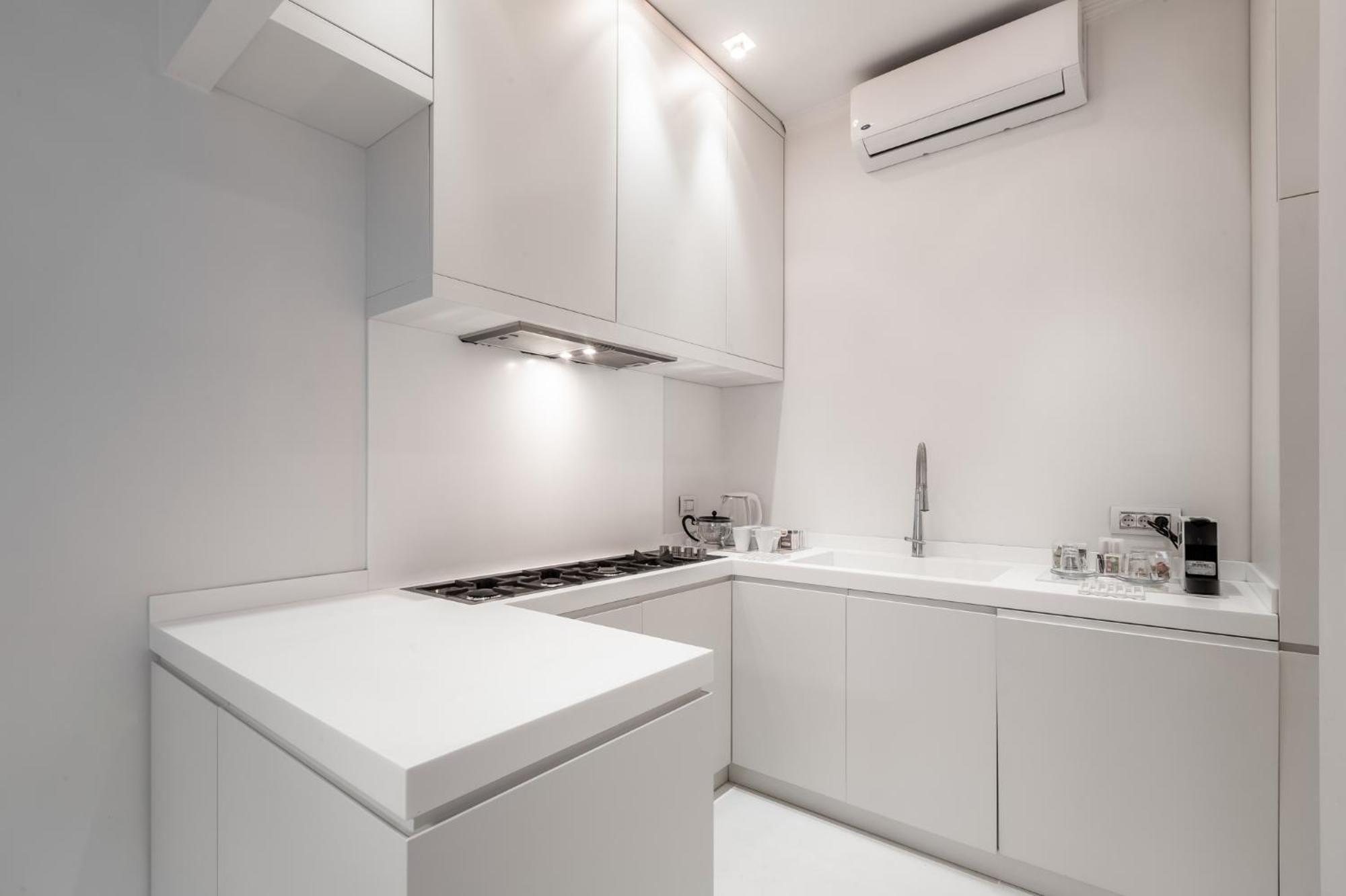 Luxury White * Rome
