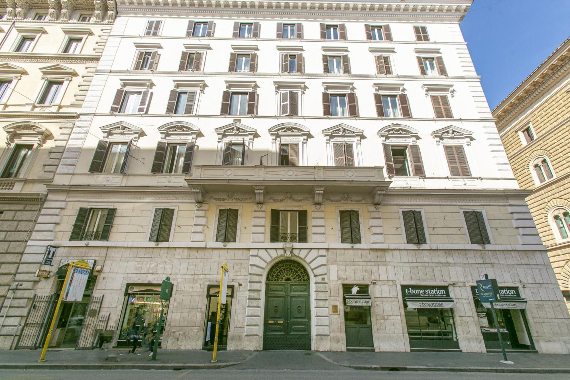Attico Nel Cuore Di Con Box Privato Per Auto Apartment *